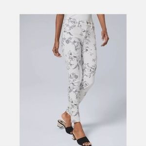 White House Blac Market black and white floral skinny jeans